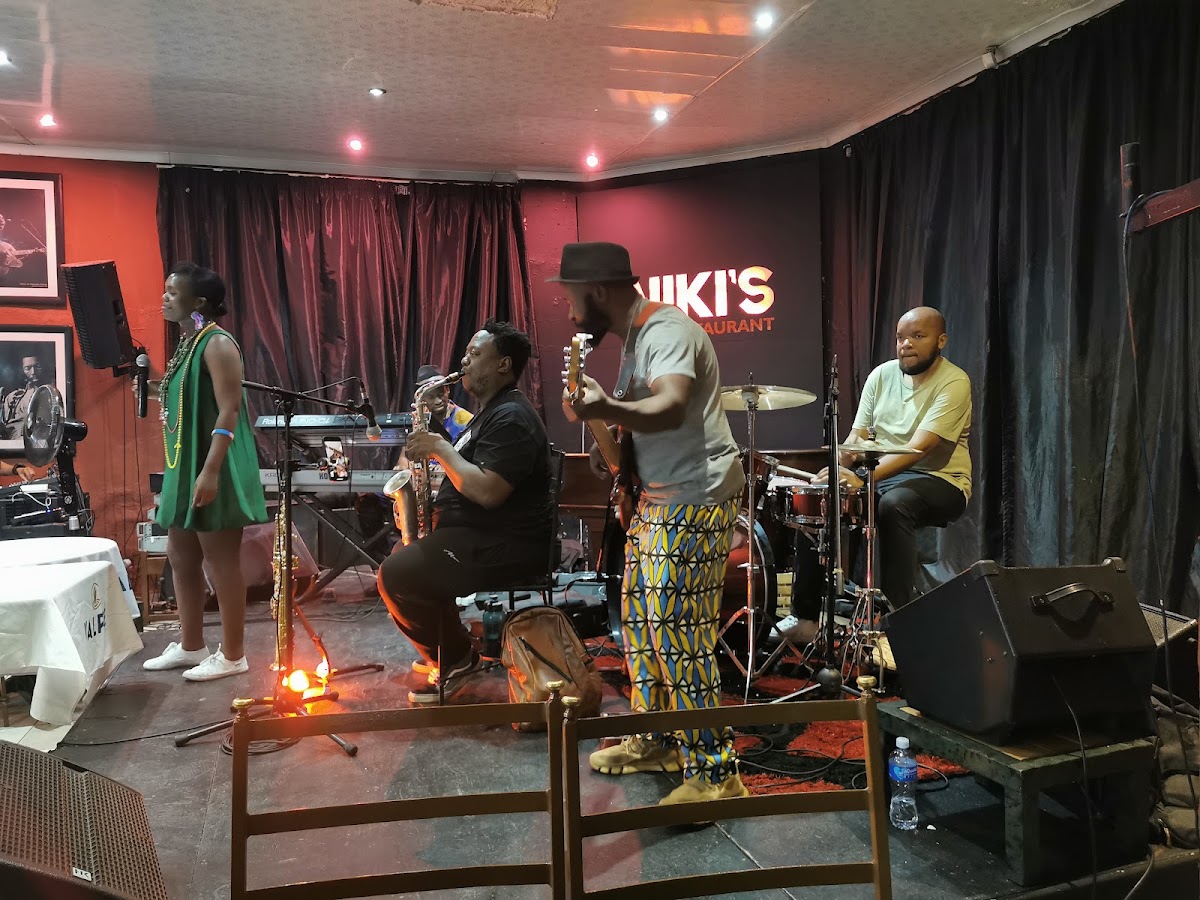 Niki's Oasis Restaurant & Jazz Bar-4
